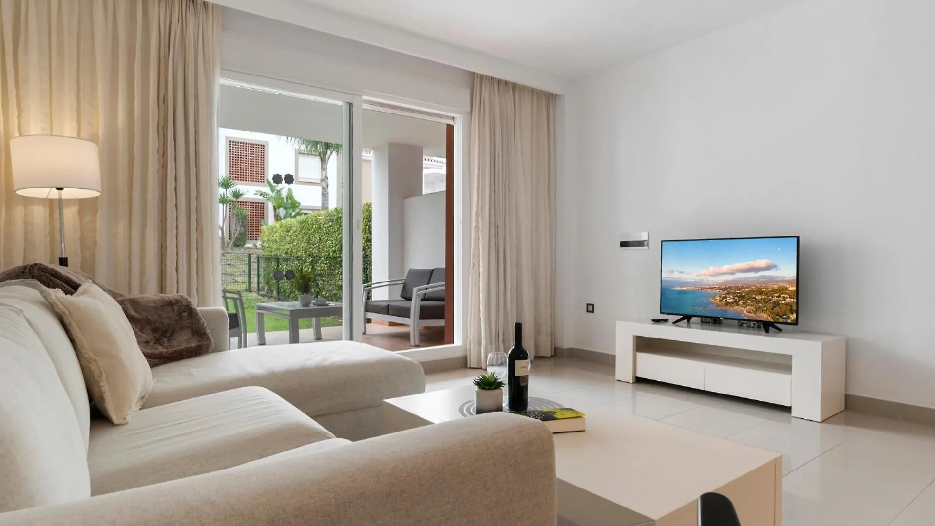 Cortijo Del Mar Resort 2 Bed Apartment Málaga