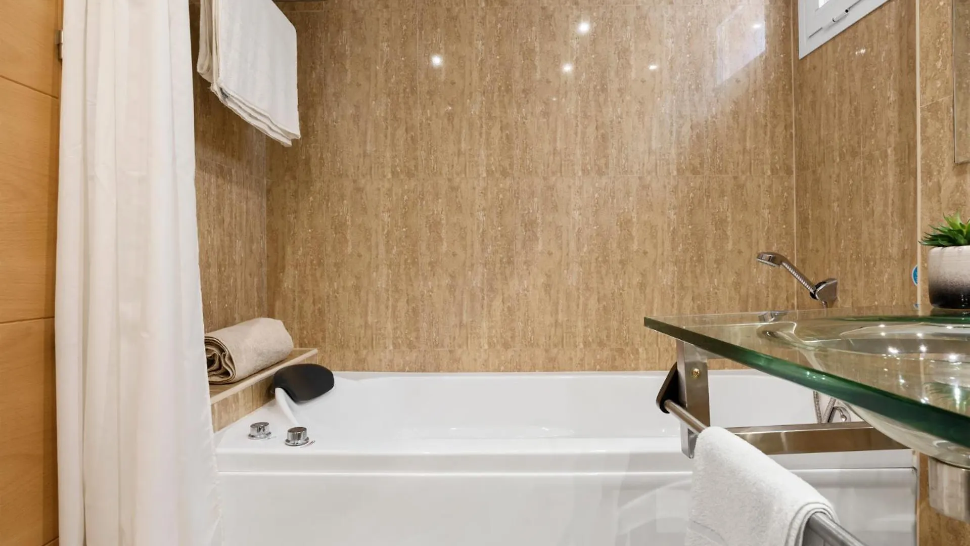 Cortijo Del Mar Resort 2 Bed Apartment Málaga